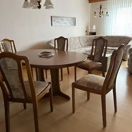 Grosszugige 3 Zimmerwhg., Balkon. Kuche. Tv, Wlan