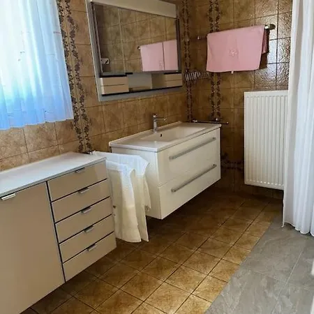 Grosszugige 3 Zimmerwhg., Balkon. Kuche. Tv, Wlan Apartamento