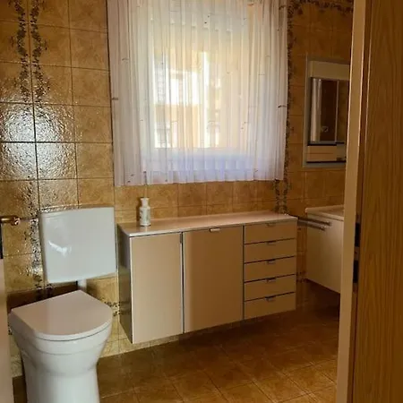 Grosszugige 3 Zimmerwhg., Balkon. Kuche. Tv, Wlan